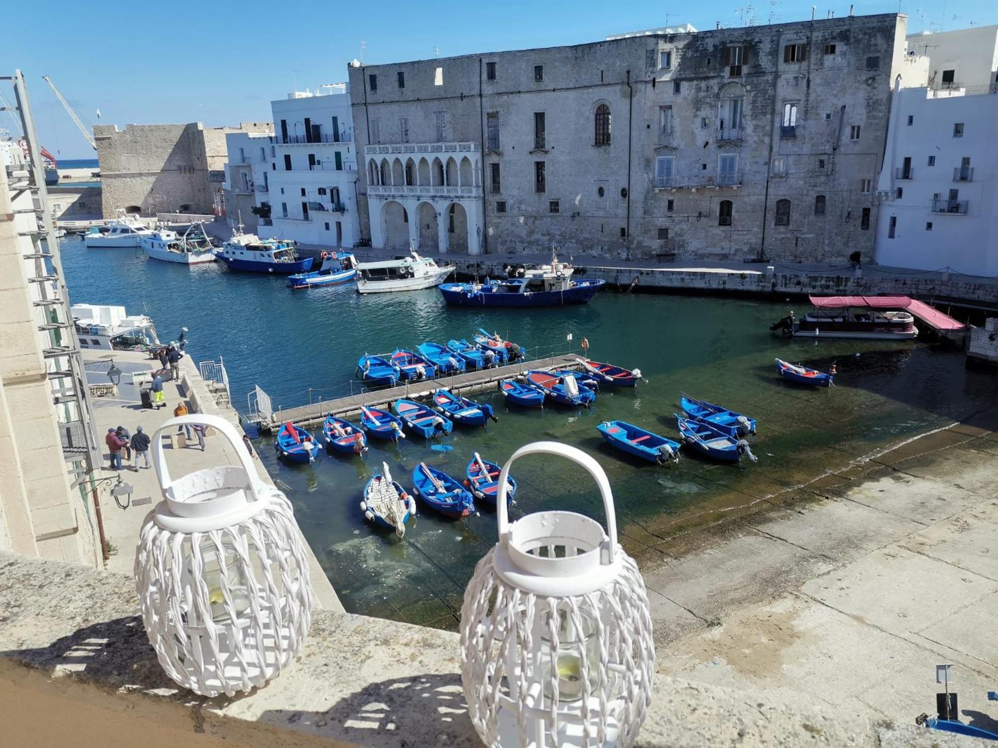 Palazzo Venezia - Luxury Holiday Rooms Монополи Экстерьер фото