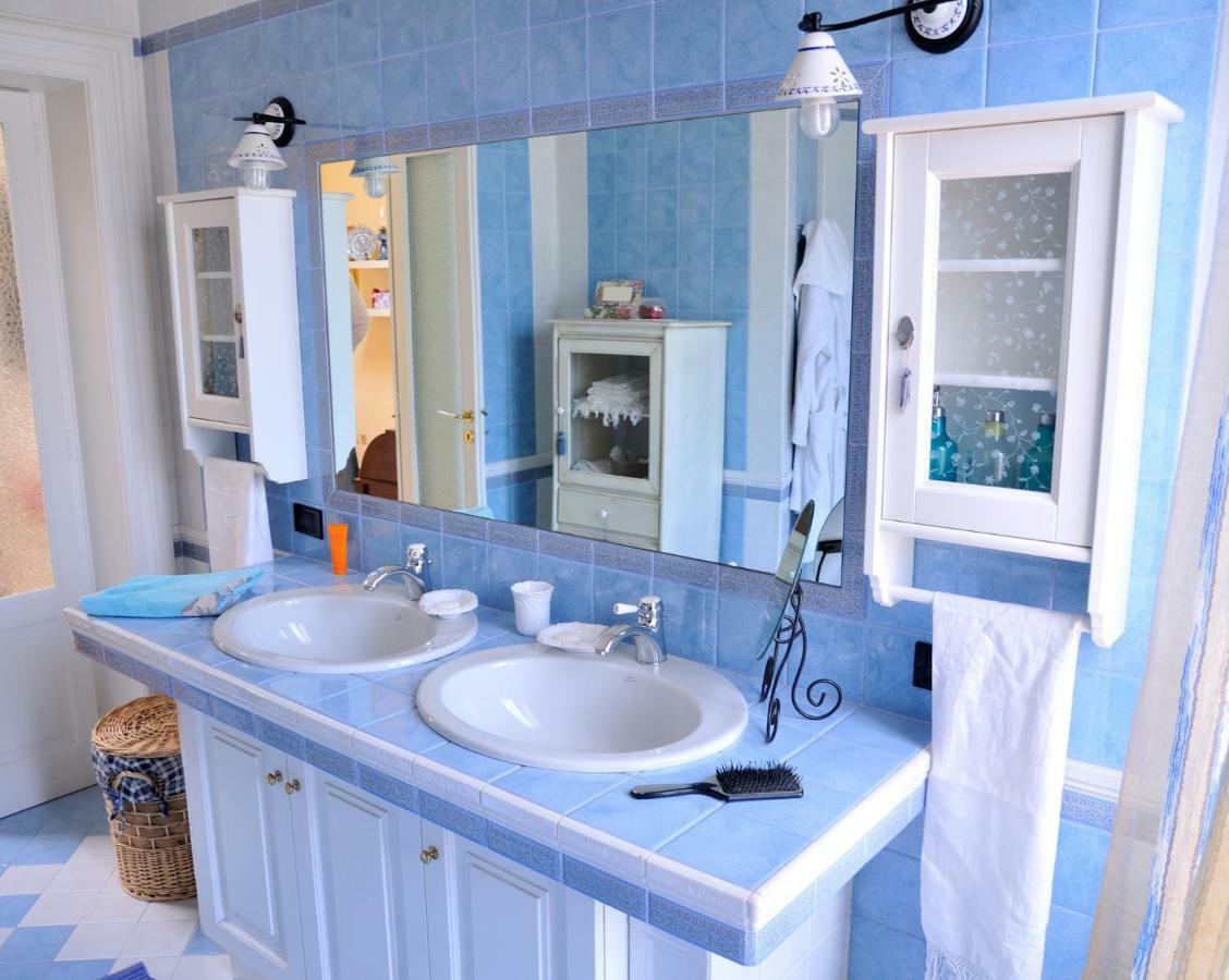 Palazzo Venezia - Luxury Holiday Rooms Монополи Экстерьер фото